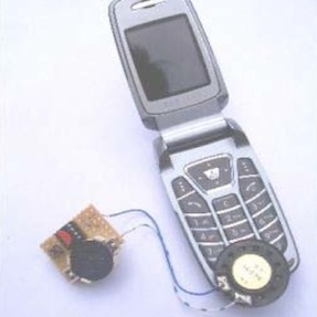 SQEAK - Real-time Multiuser Interaction Using Cellphones